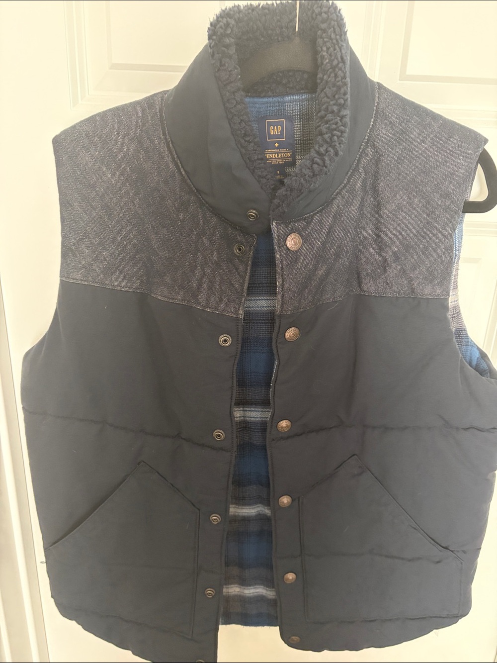 GAP Men's Navy Quilted Vest with Sherpa Collar